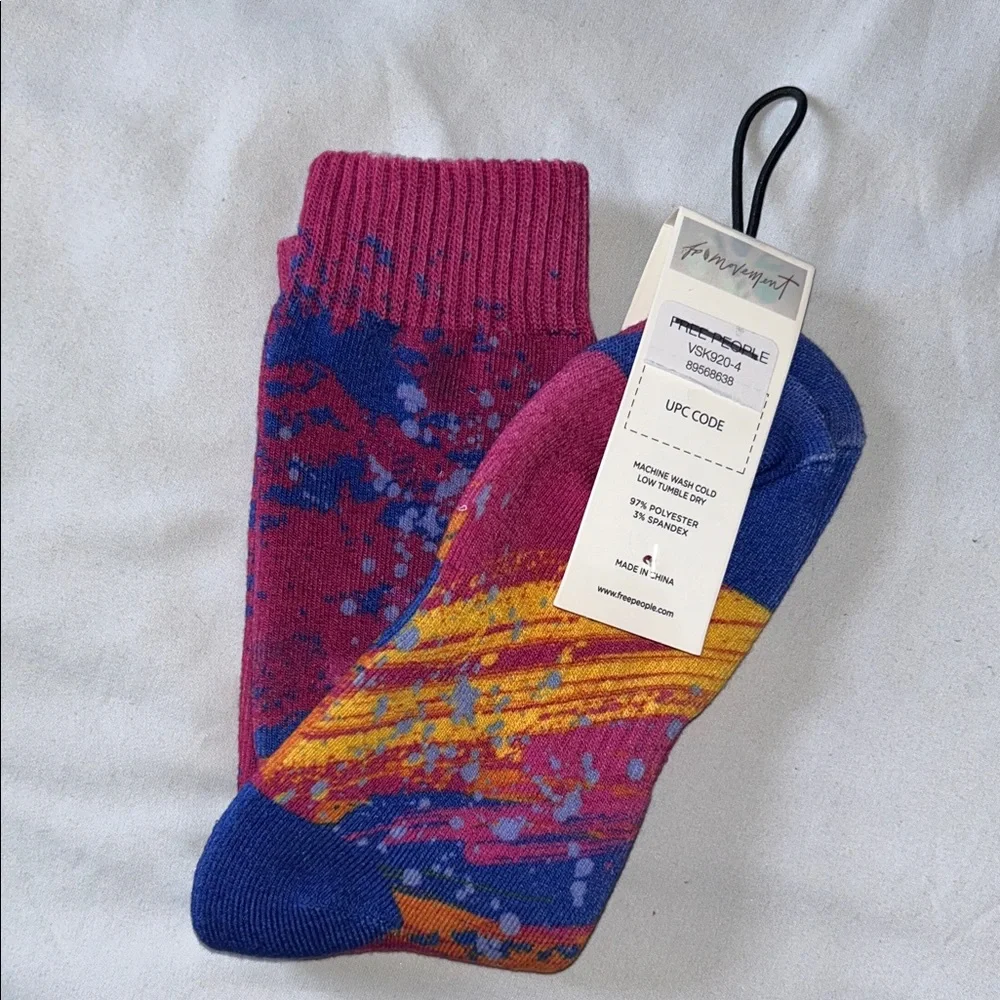 FP Movement Vibrant Splatter Surge Ribbed Knit Crew Length Hike Socks